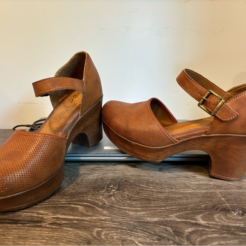 BOC Gia Clogs with straps size 7